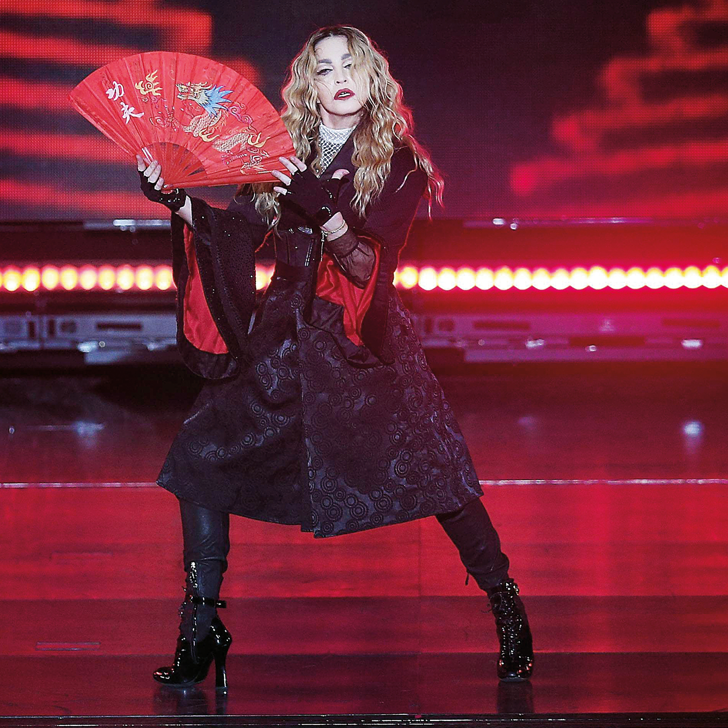 Мадонна время. Rebel Heart Tour Мадонна. Rebel Heart Мадонна. Идрис Эльба и Мадонна. Мадонна Ребел Харт фотосессия.