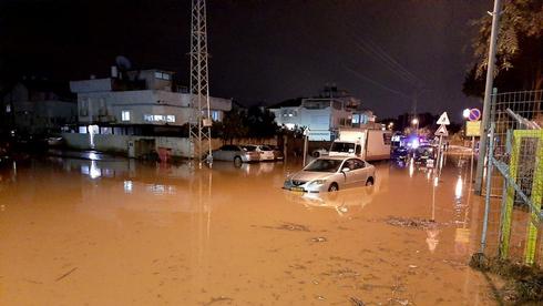 Flooding in Rosh Ha'Ayin (Photo: Yossi Damari)